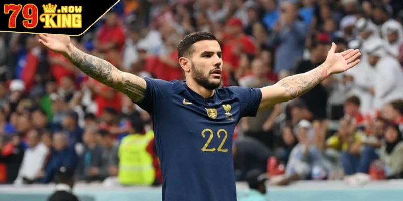 Những yếu tố tạo nên hậu vệ cánh trái hay nhất thế giới